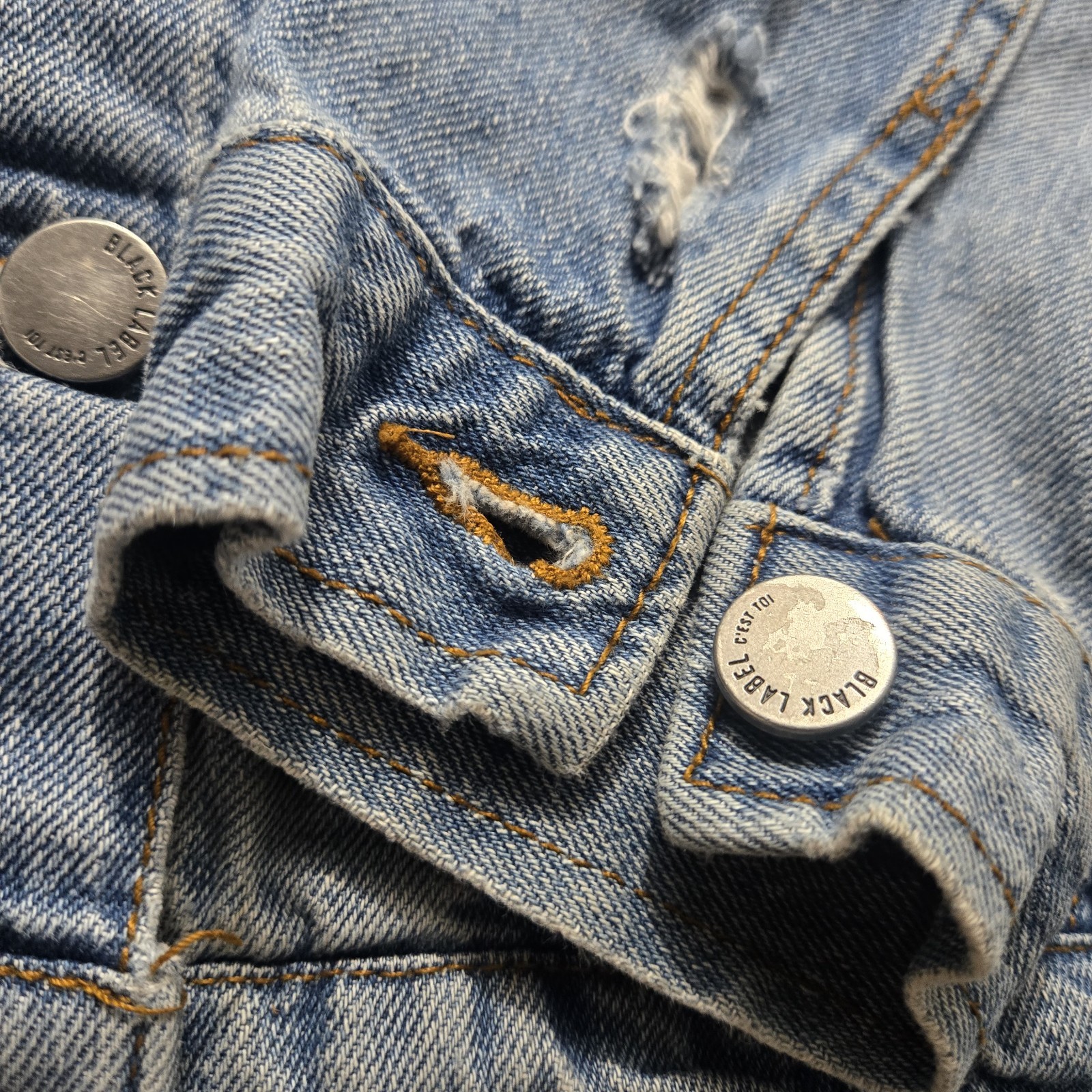 img_1771385464496_1-1.jpeg Black Label Distressed Denim Jacket Light Blue Wash Casual Streetwear Size L - Image 2