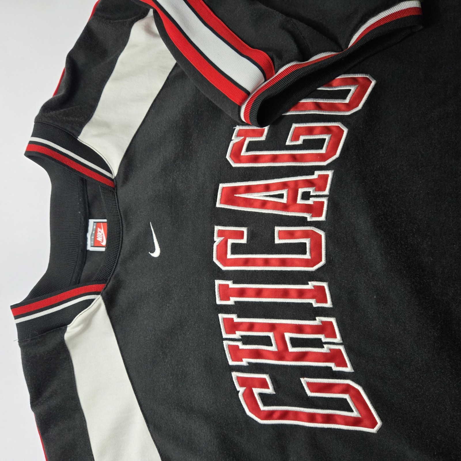 img_1771386560211_0-1.jpeg Nike Team Sports Chicago Bulls Shooting Shirt XL Warmup Jersey Last Dance VTG