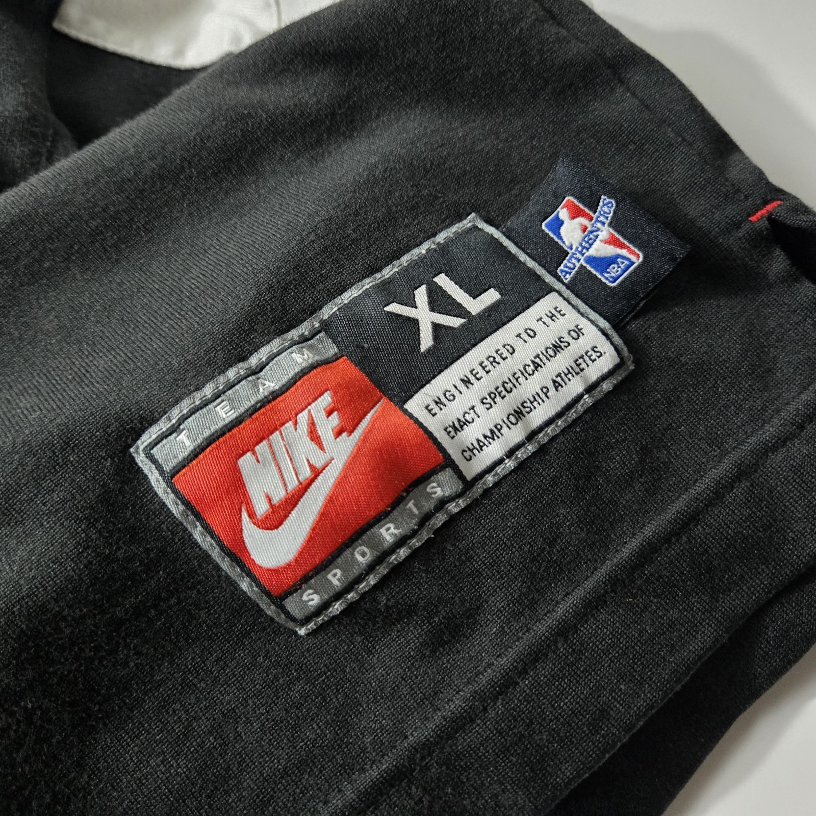 img_1771386561606_1-1.jpeg Nike Team Sports Chicago Bulls Shooting Shirt XL Warmup Jersey Last Dance VTG - Image 2