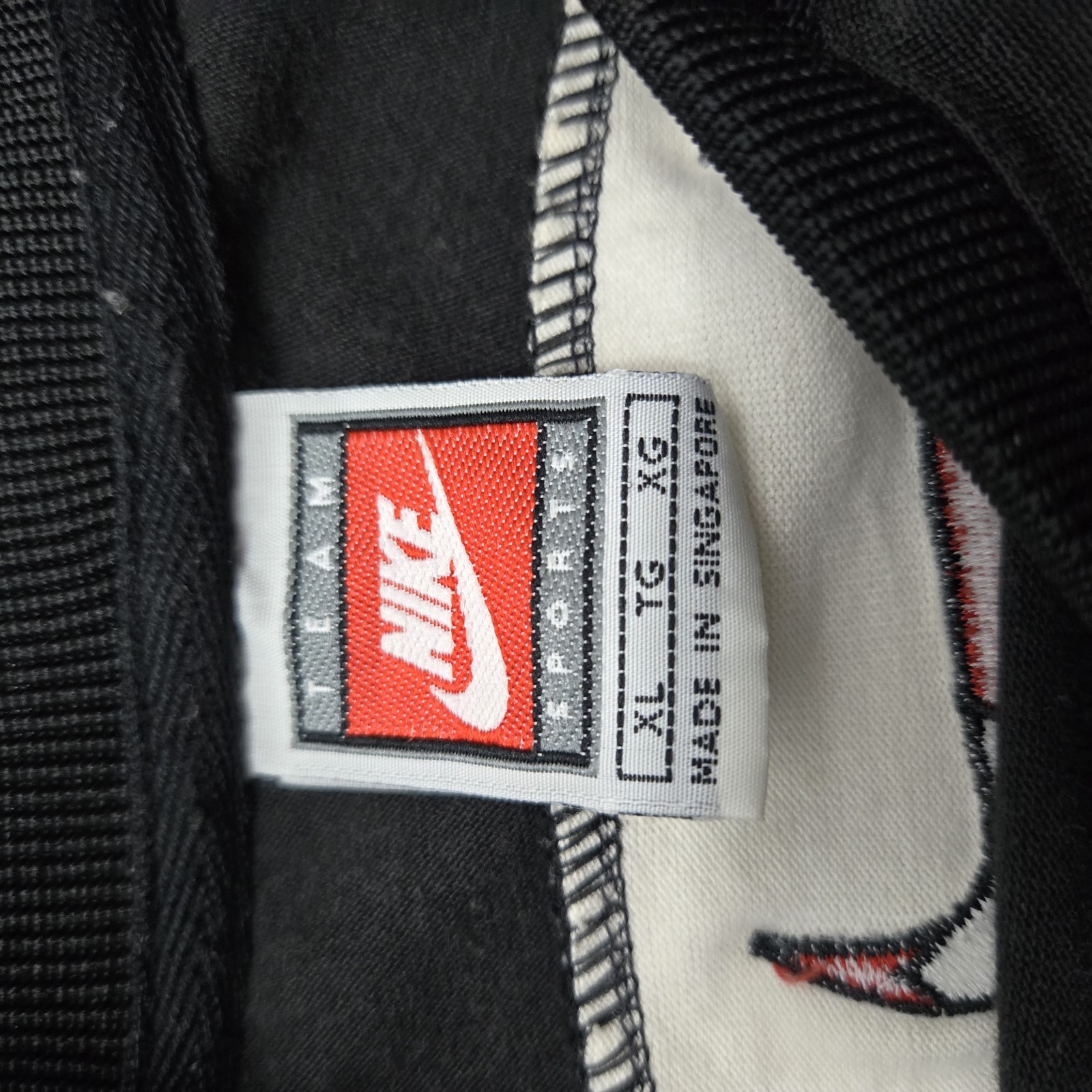 img_1771386564637_3-1.jpeg Nike Team Sports Chicago Bulls Shooting Shirt XL Warmup Jersey Last Dance VTG - Image 4