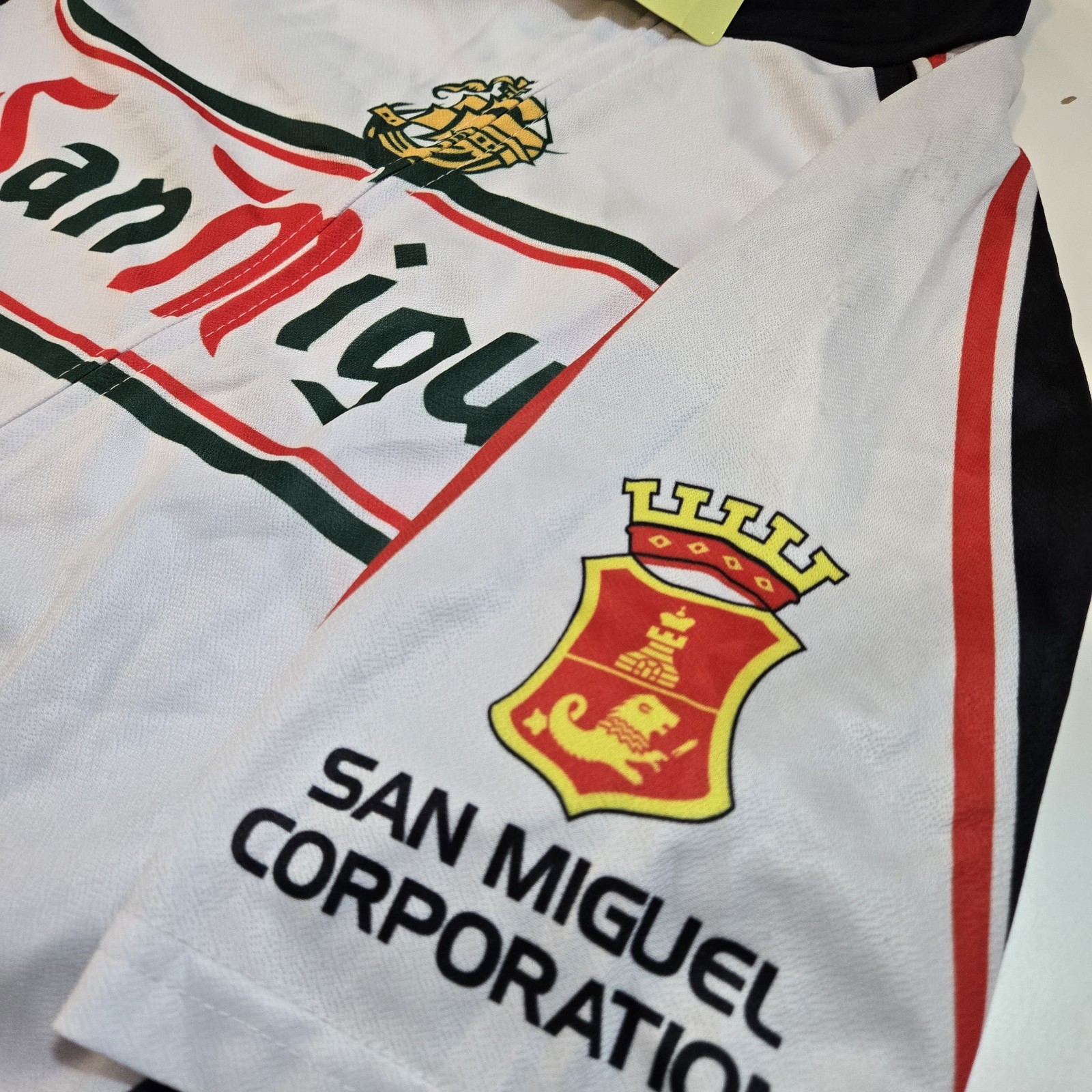 img_1771386583829_2-1.jpeg NOS San Miguel Beer Retro Cycling Jersey Size Medium - Image 3