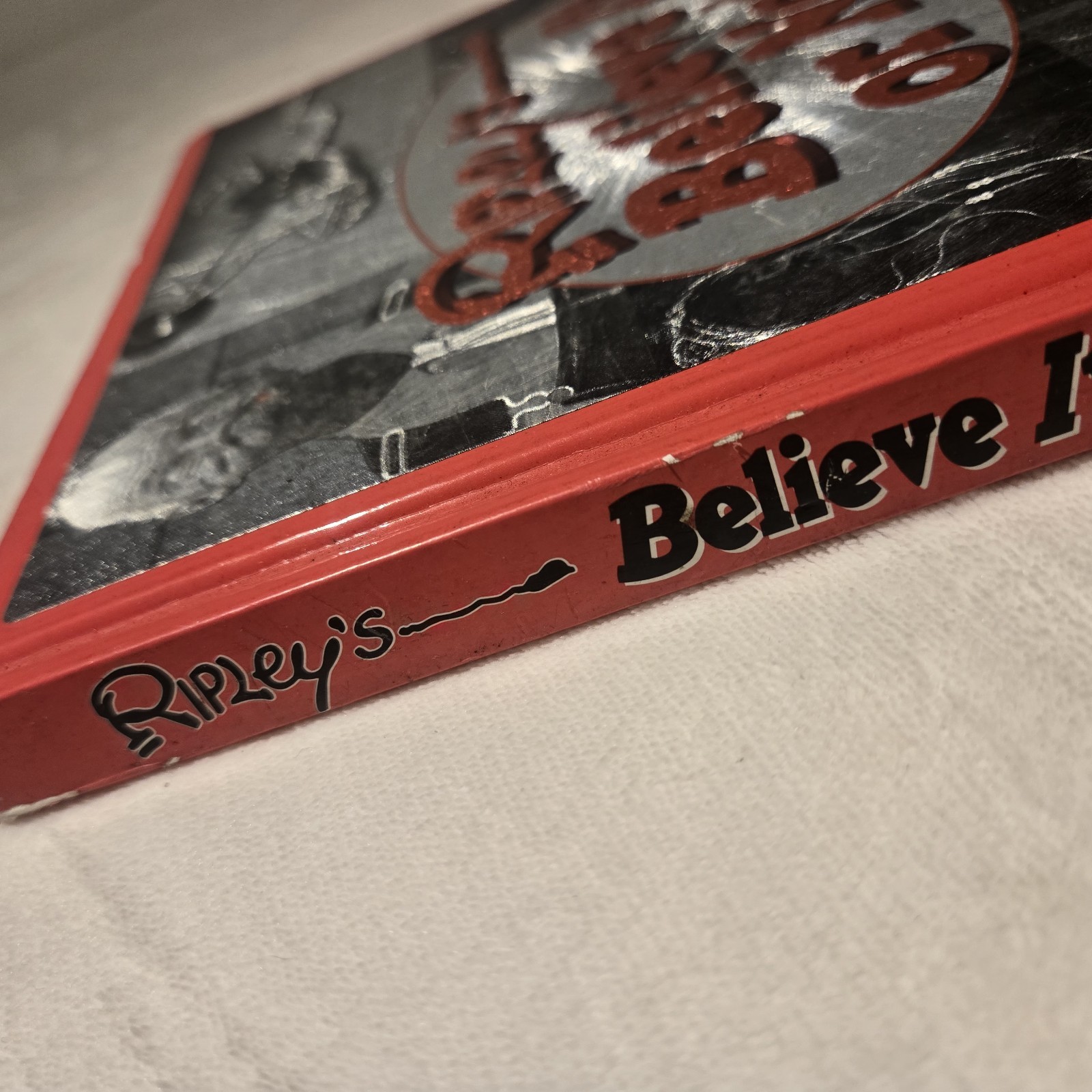img_1771445415009_3-1.jpeg Ripley's Believe It Or Not Walmart Special Version (2001, Hardcover) - Image 4