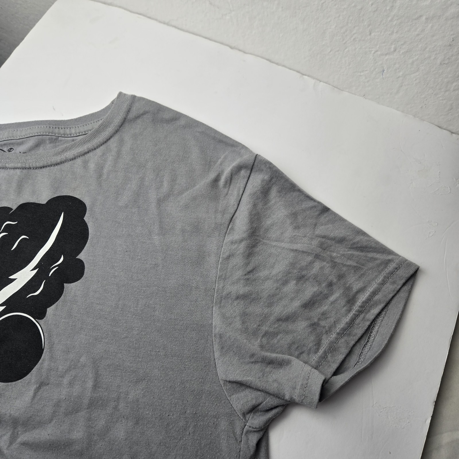 img_1771527838858_3-1.jpeg Women’s Vintage Minnie Mouse Gray Short Sleeve Tshirt L 8 10 - Image 4