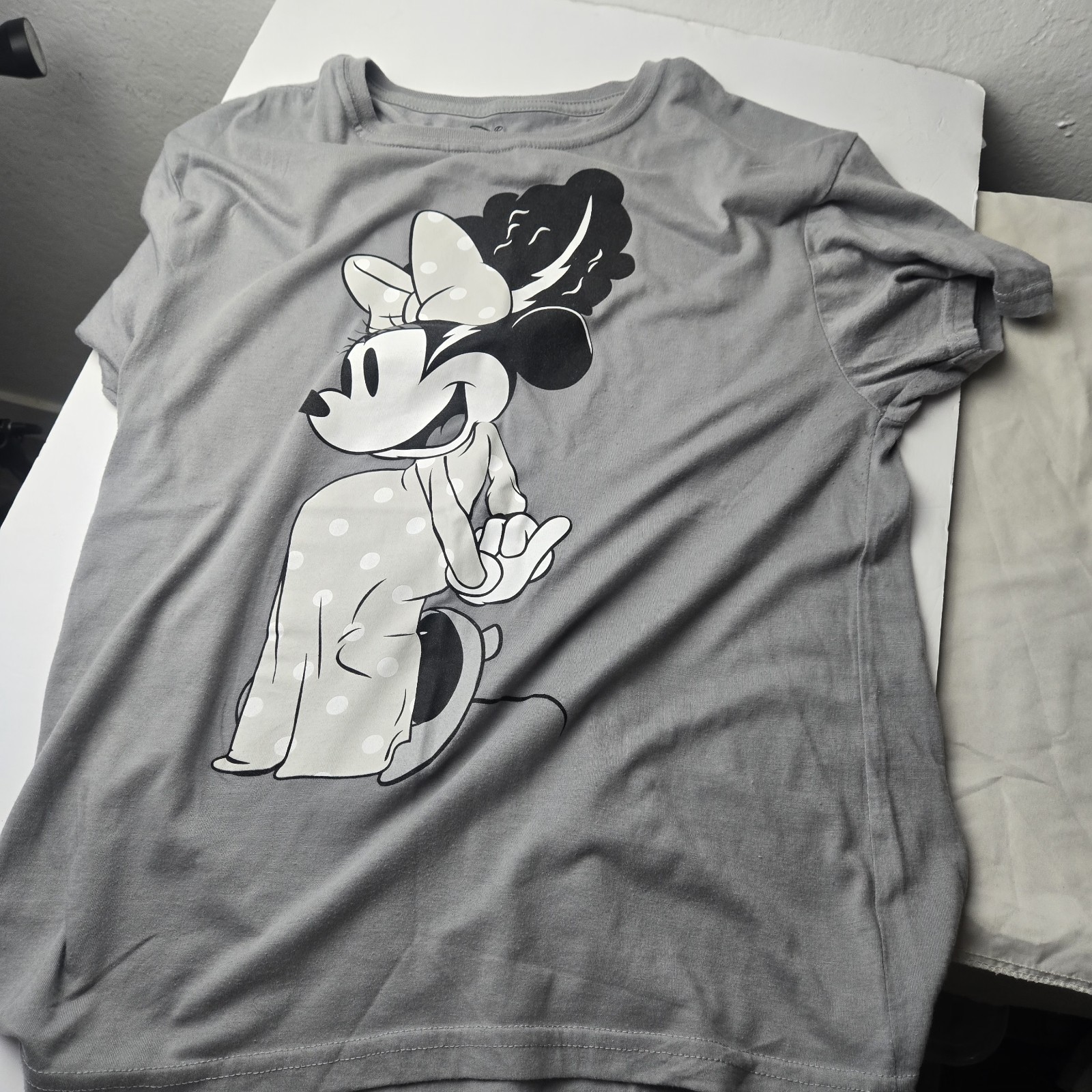 img_1771527840578_4-1.jpeg Women’s Vintage Minnie Mouse Gray Short Sleeve Tshirt L 8 10 - Image 5