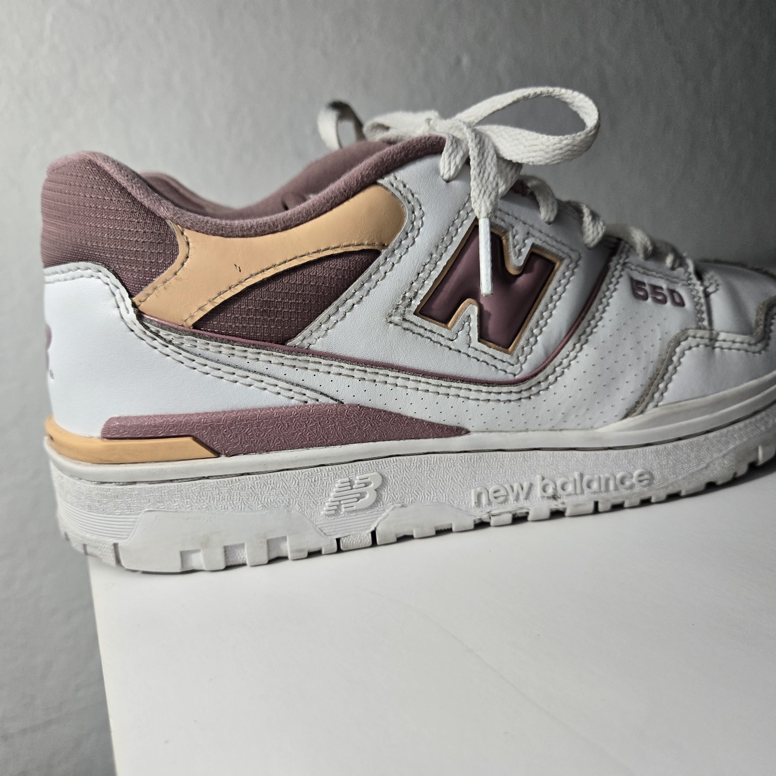 img_1771527850947_0-1.jpeg New Balance Women's 550 U.S. Size 9